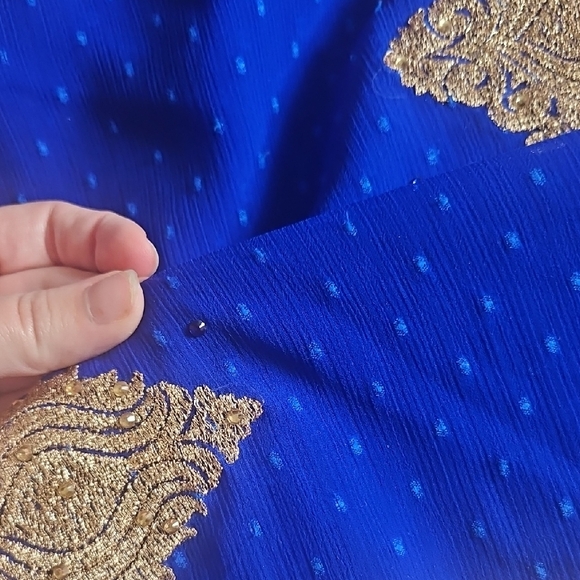 Red and Blue Traditional Saree with Gold Accents - Picture 2 of 4